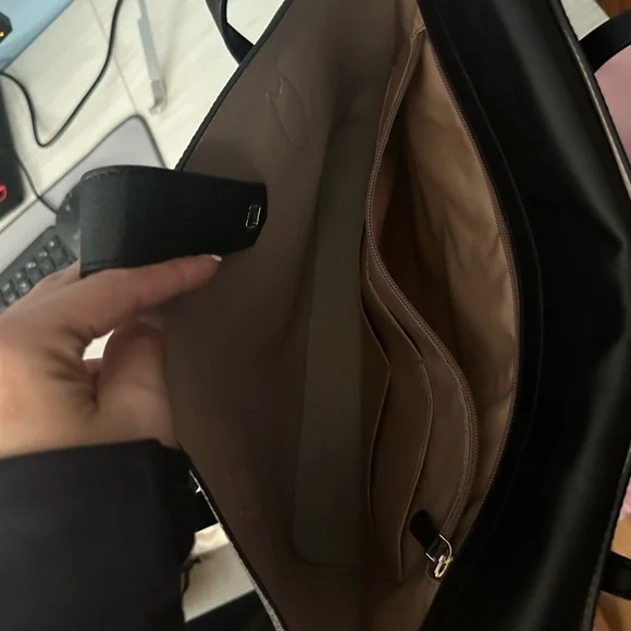 Kate Spade Large Essentials Tote - Black. - Picture 2 of 6